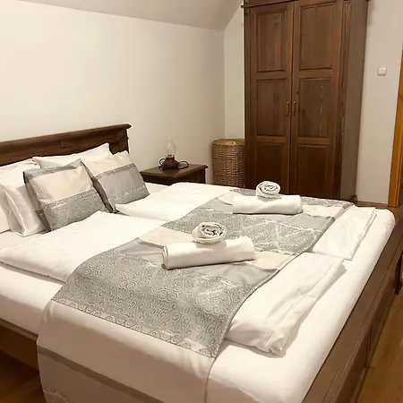 Emese Apartmán *